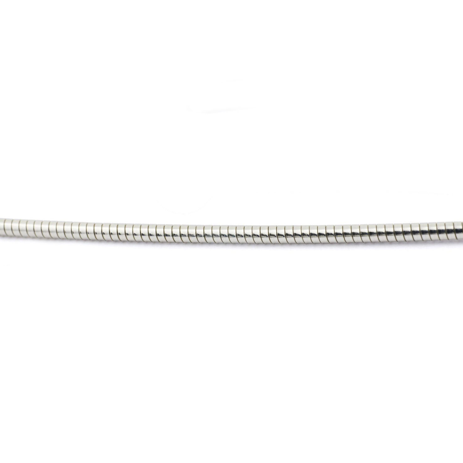 Flexibler Omega-Halsreif 1,4 mm, Platin 950/000, Edelstahlkern, Doppelclip-Schließe Flexibler Omega-Halsreif 1,4 mm, Platin 950/000, Edelstahlkern, Doppelclip-Schließe